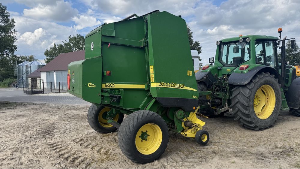 Prasa pasowa zmiennokomorowa John Deere 592 MaxiCut