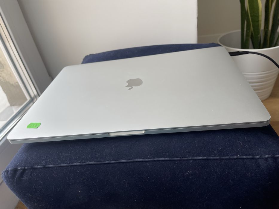 Максимальний Macbook Pro 16" i9 2020 p. RAM 64GB GPU 5500-8GB