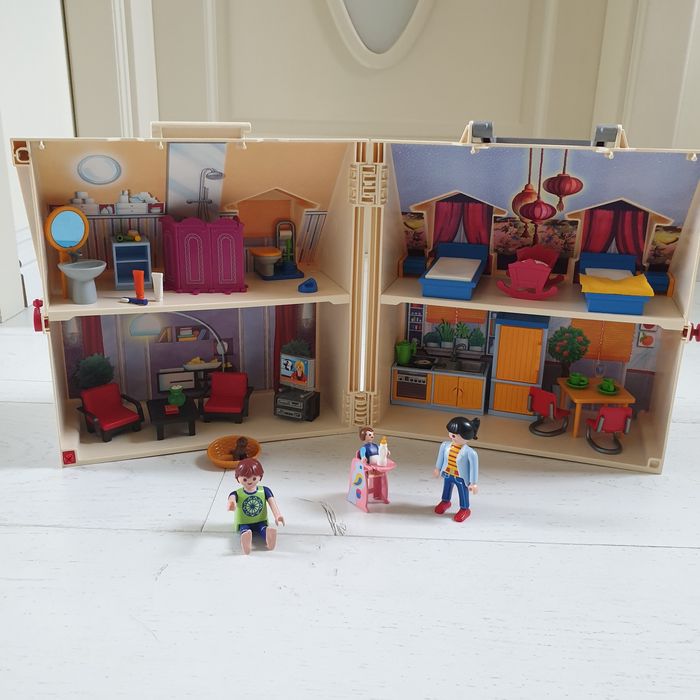 Playmobil domek z wyposażeniem w walizce