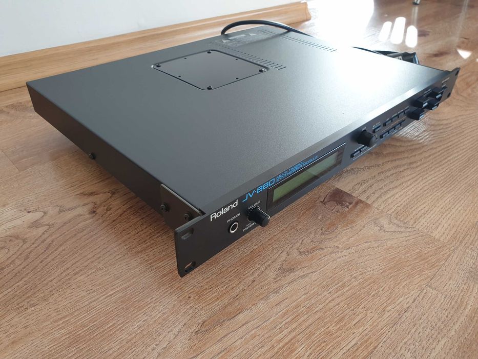 Roland jv880 syntezator