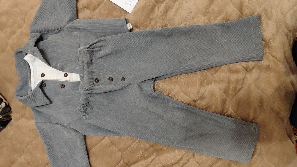 Костюм на хлопчика одягали 1 раз на рік!