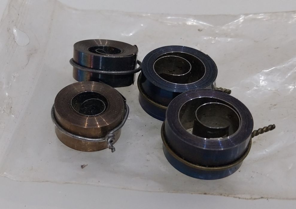 Caixa com cordas de Relógios para Relojoeiros