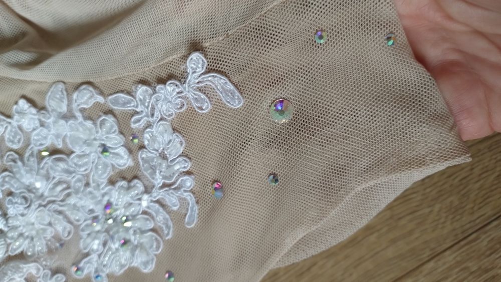 Suknia ślubna z cyrkoniami