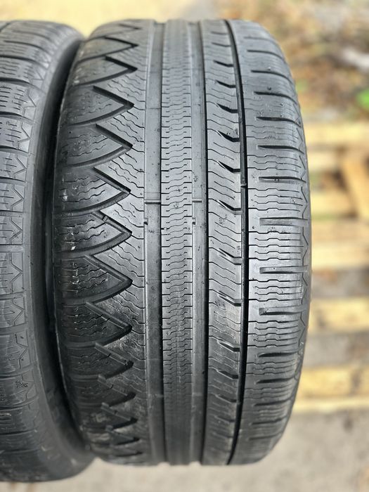 Продам пару зимних шин Michelin 215/50 R17
