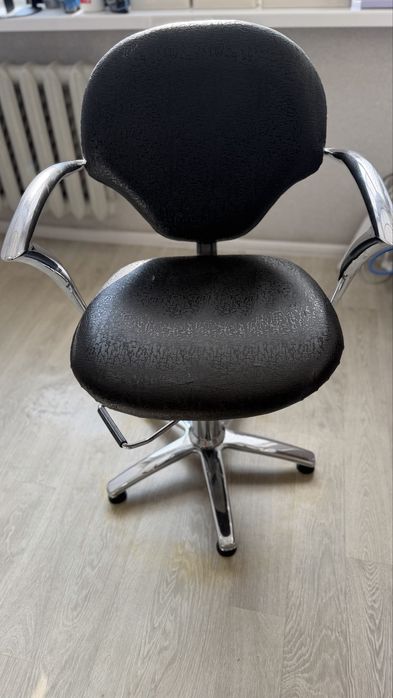 Крісло перукарське б/у