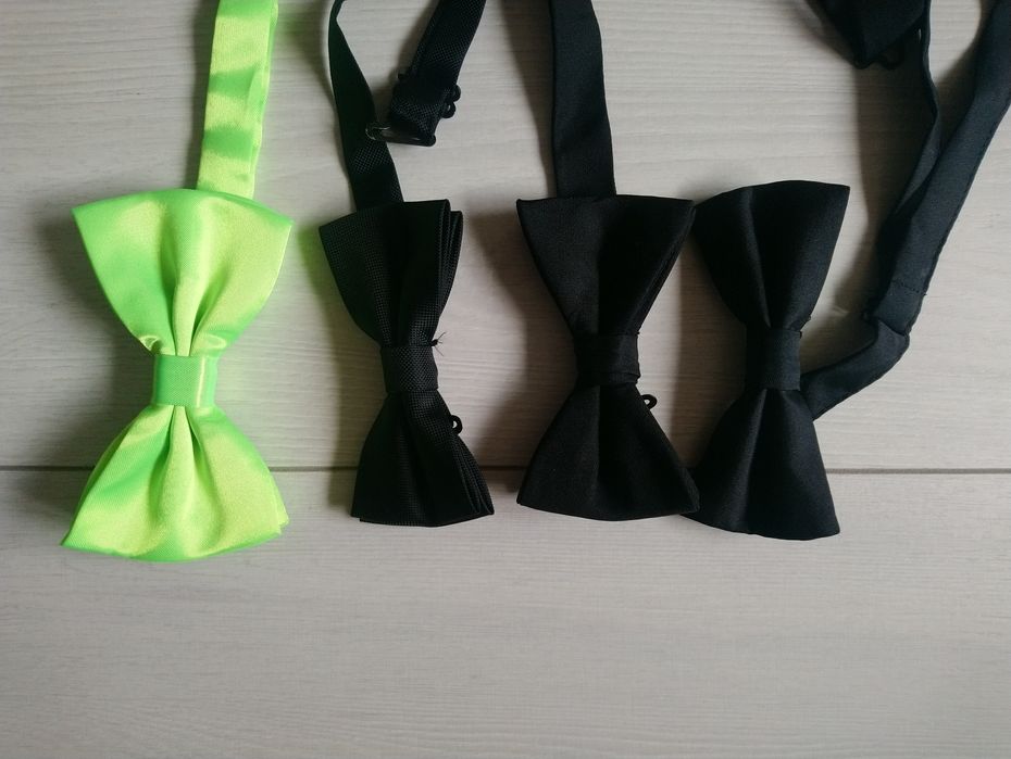 Бабочка метелик чорний і салатовий