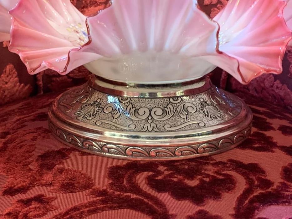 Centro de mesa em vidro opalino e base em prata