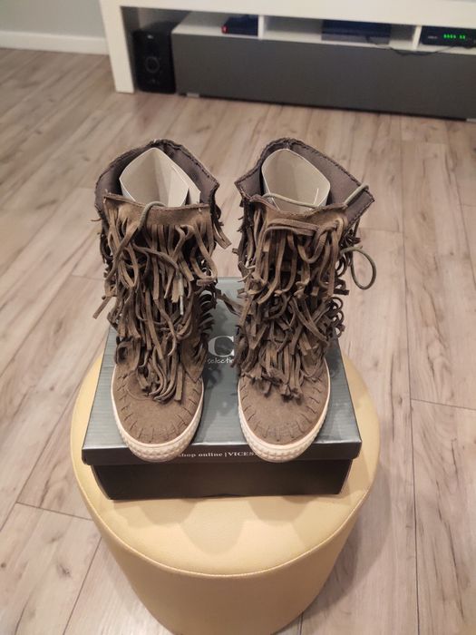 Sneakersy khaki 35 koturny z fredzelkami vices