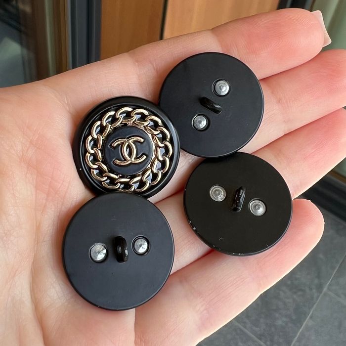 Guzik chanel metalowy kolor czarno-złoty rozmiar 2.3 cm