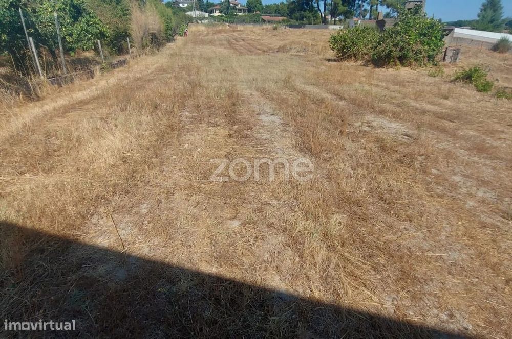 Terreno com 1.200 m² | Zona do Cando – Chaves