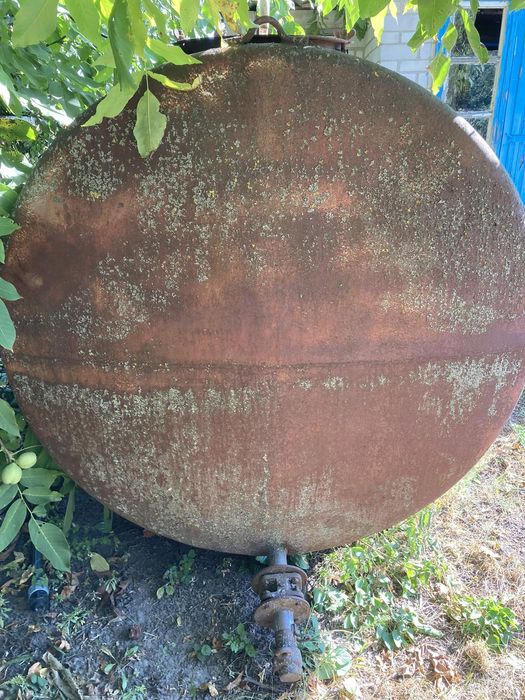 Ємність для пального води