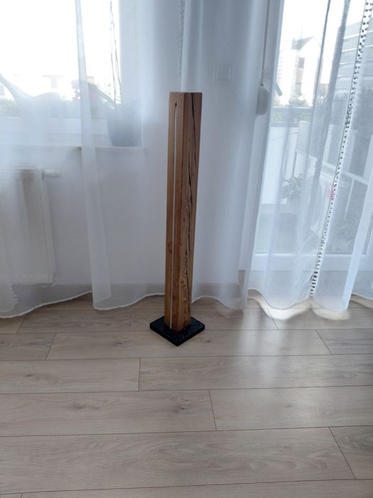 Lampa podłogowa led  drewnia na pilota