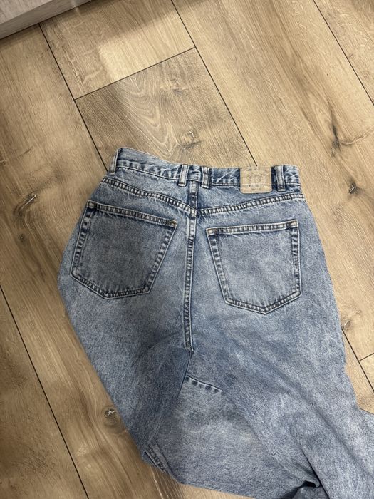 Soodnie jeansy mom slim fit Pull&Bear