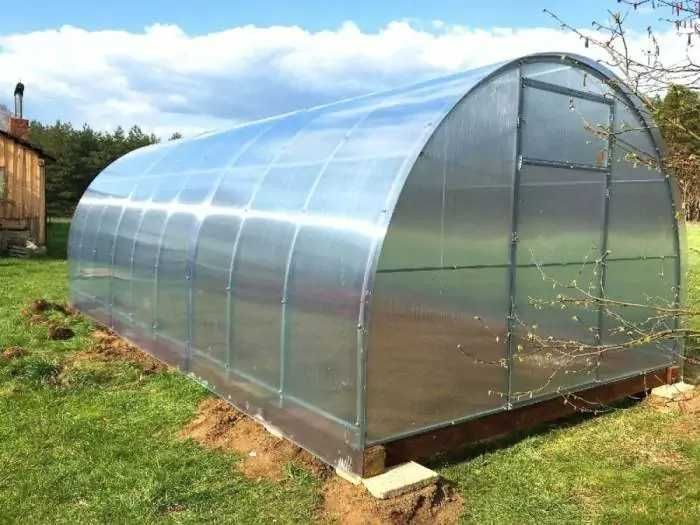 Арочні теплиці з полікарбонатом/ з плівкою