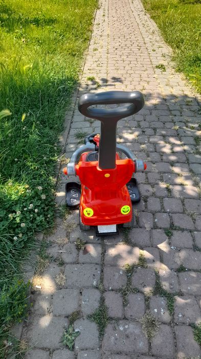 Машина толокар з музикою