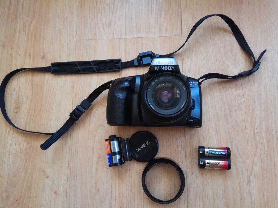 Якісний японський дзеркальний плівковий фотоапарат Minolta Dynax 300si