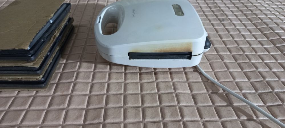 Вафельниця / бутербродниця  Liberton LSM - 8040, робочий стан.