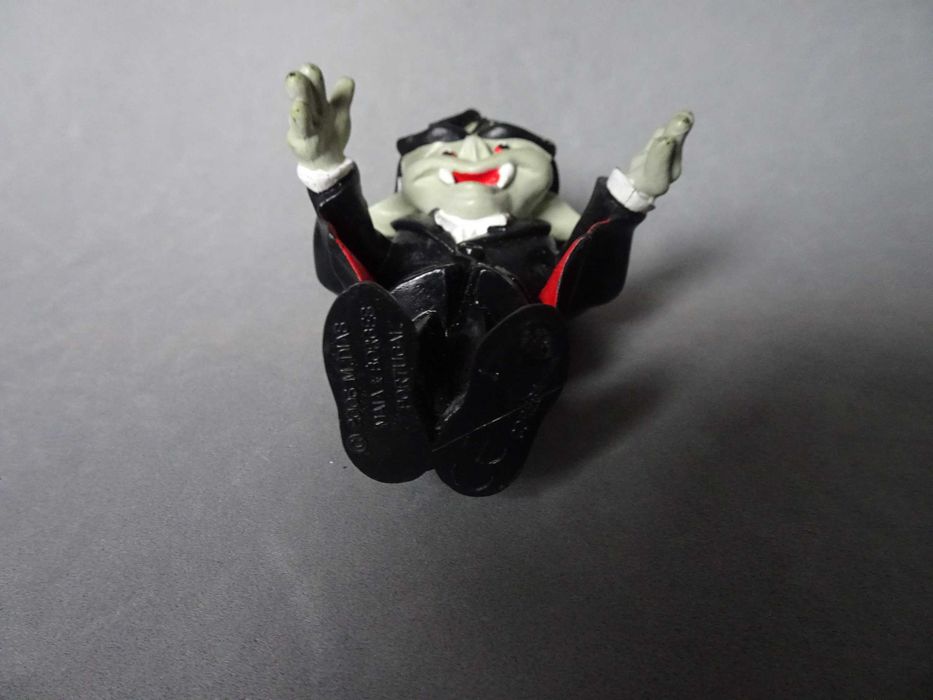 PVC Maia Borges - coleção Monstros - Drácula