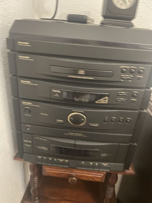 Aparelhagem Sharp com colunas