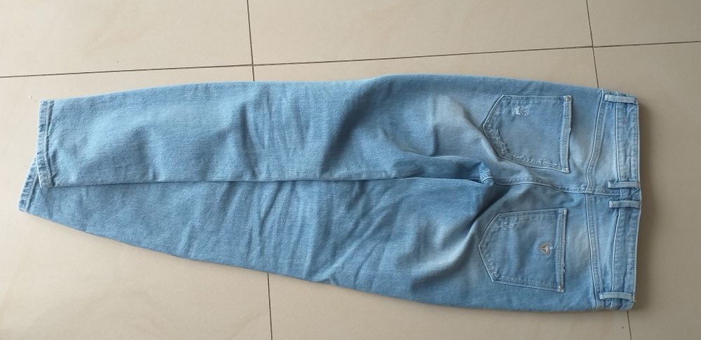 Spodnie guess r. 26 dżinsowe