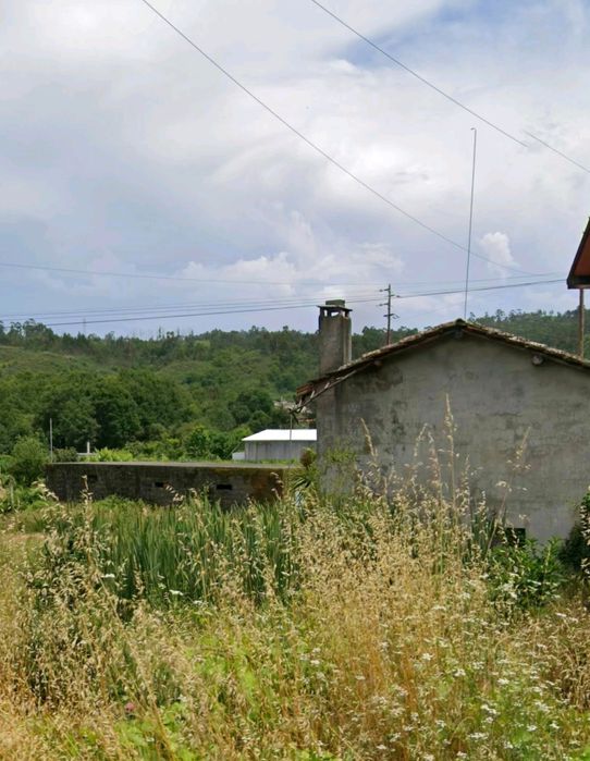 Terreno com construções
