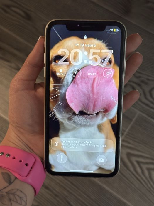 Продам айфон 11.