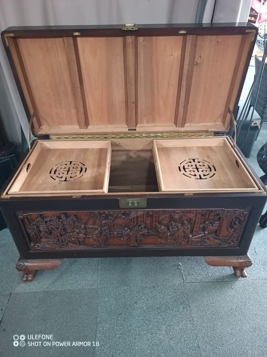 Arca antiga fabricada  em 1930 madeira antiga cânfora  fabrico  Shangai Macao