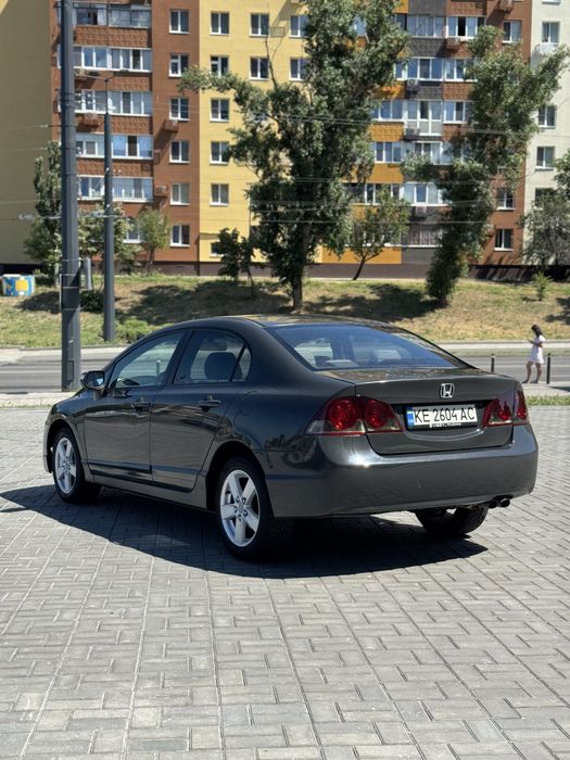 В продаже Honda Civic 2008 года 1.8