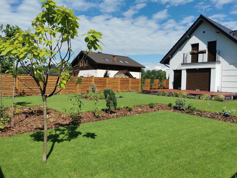 Zakładanie ogrodów - trawnik z rolki - nawadnianie