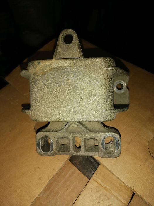 Подушка, коробки передач, на Гольф.