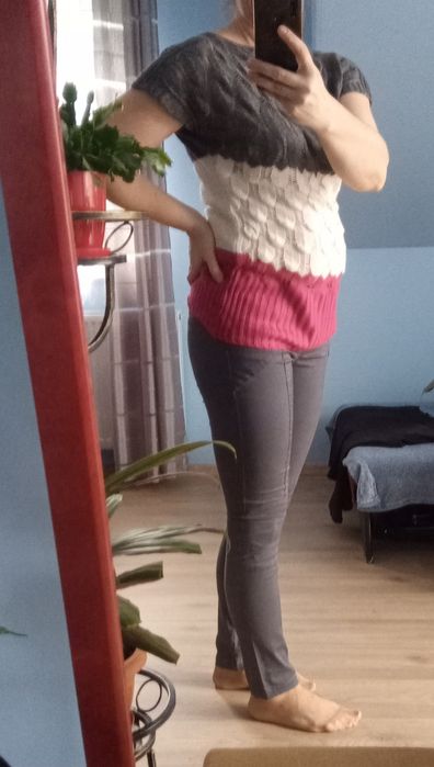 Wygodne spodnie, ozdobne naszywki