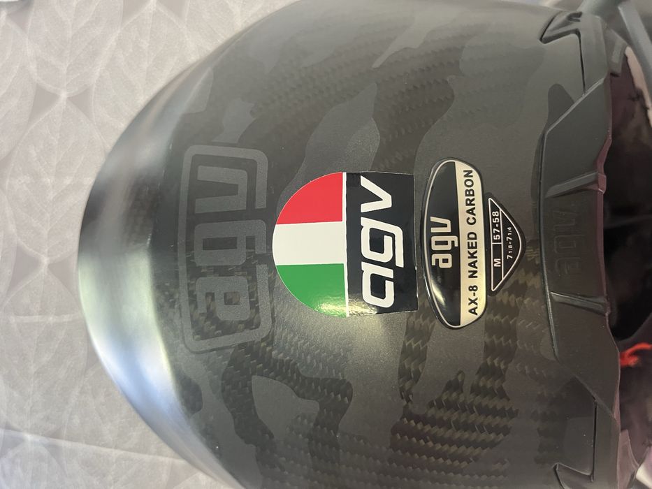 Capacete AGV AX8 carbon