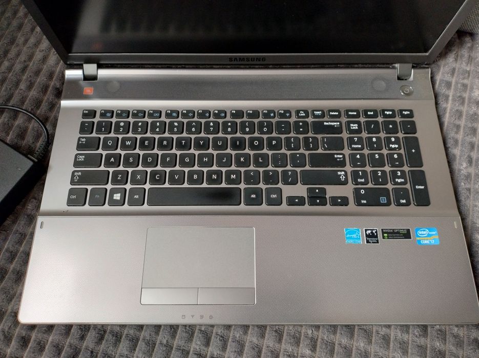 Laptop/ Notebook  Samsung Series5 NP550P7C Win8  17,3" i7