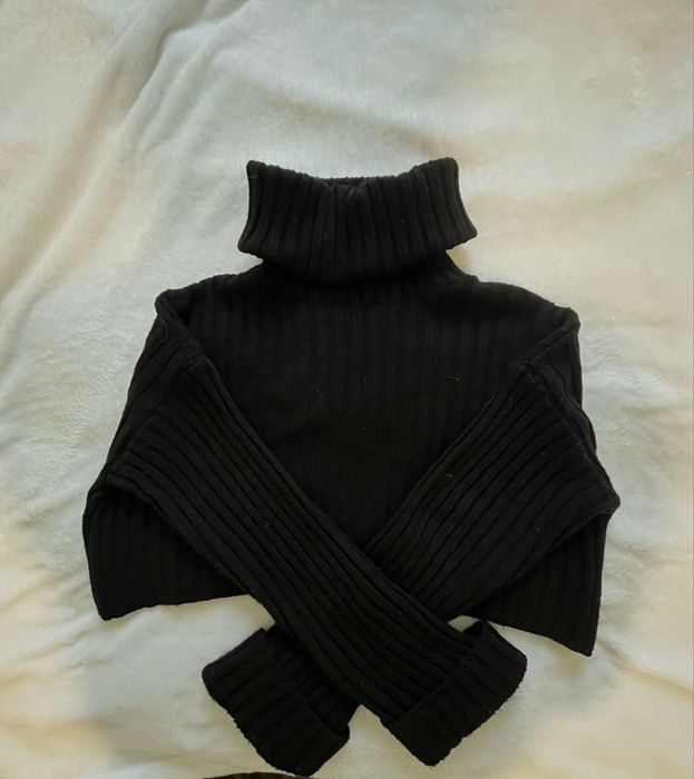 Светр укорочений