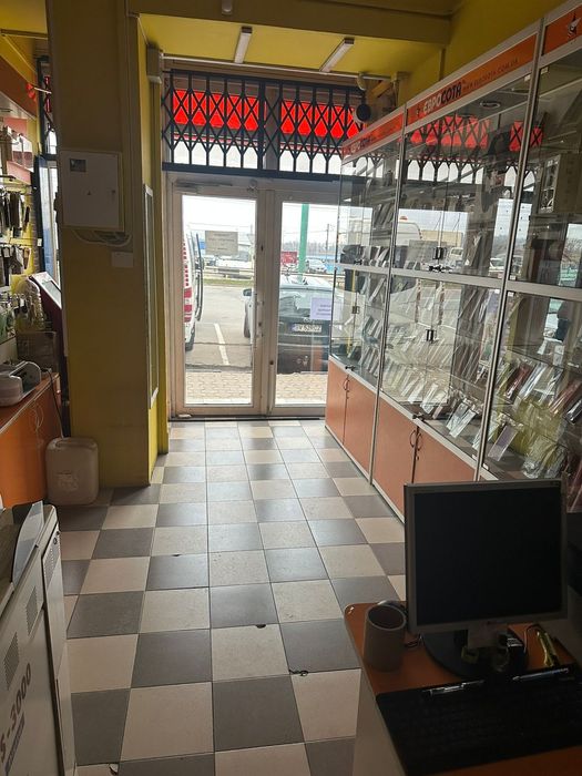 Оренда магазину фасад .Калинівський ринок.