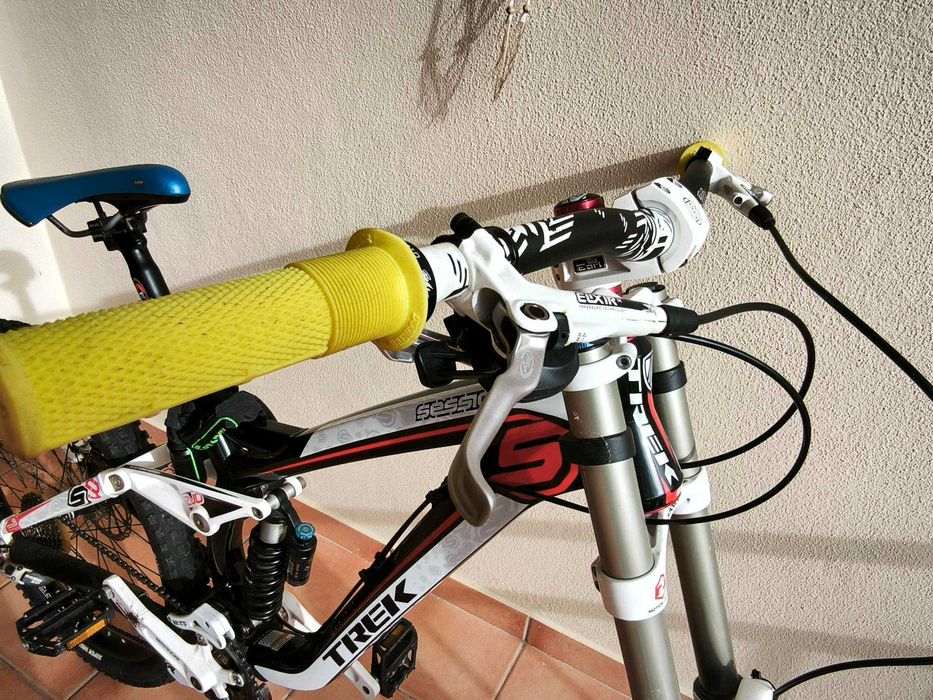 Vendo Bicicleta de Montanha Trek session 8 usada