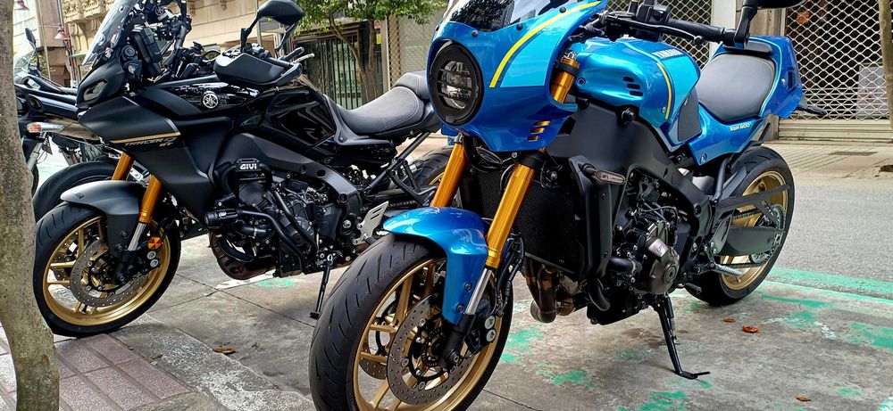 Yamaha xsr 900 blue legend. Retro pista