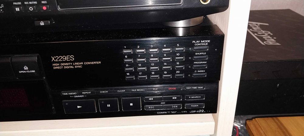 Програвач СD - Серія ES - Sony CDP-X229ES.