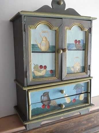 Móvel de madeira pequeno