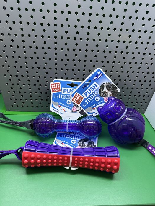 Іграшки для собак і котів