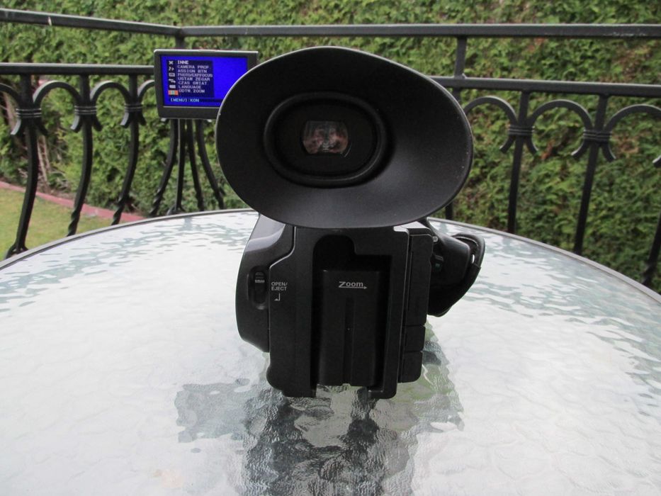 Kamera cyfrowa Sony HDR-FX1000E + lampa + akcesoria