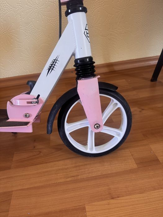 Продам дитячий двухкооесеий самокат Bestscooter Shark