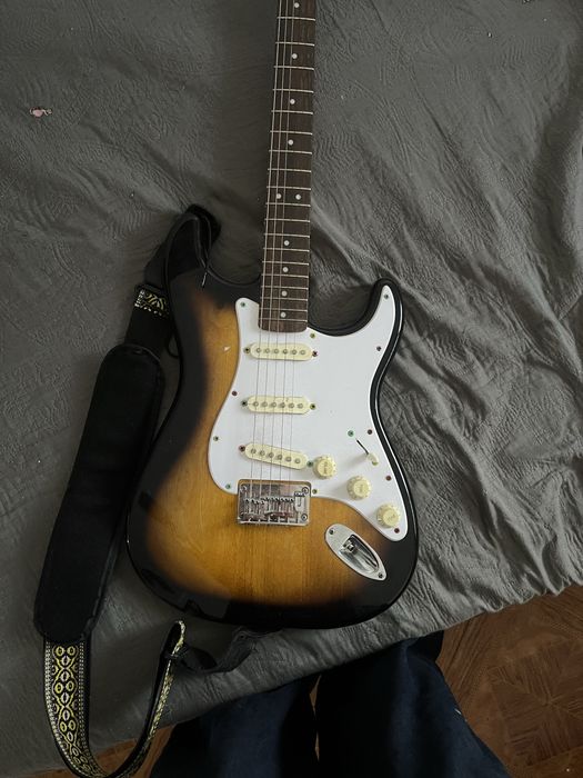 Guitarra Squier ler descrição