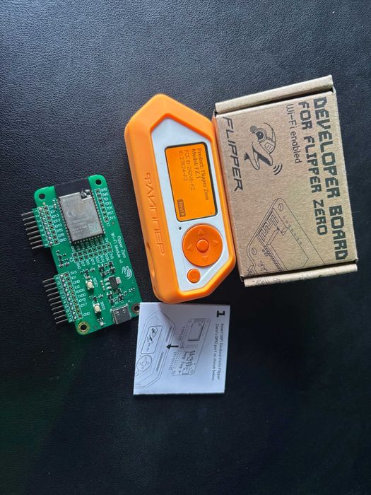 Flipper Zero + pom. etui i WifiDev board