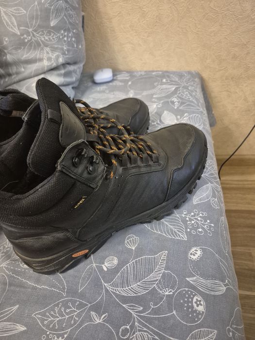 Продам зимние ботинки размер 44