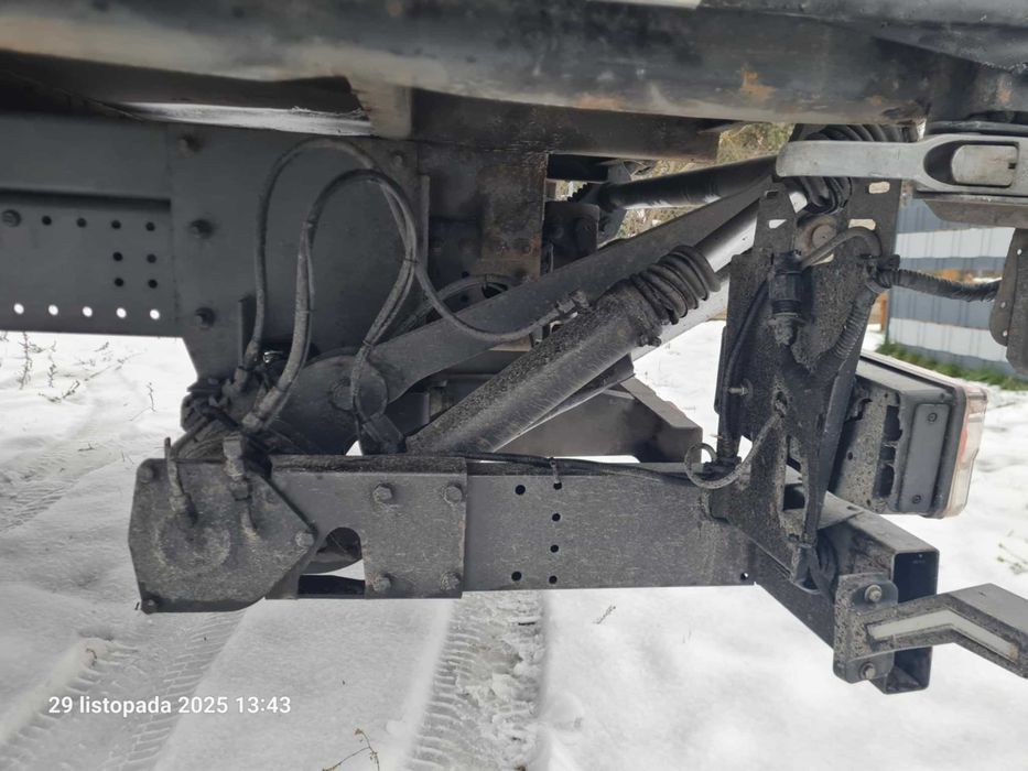 winda załadowcza z papierami