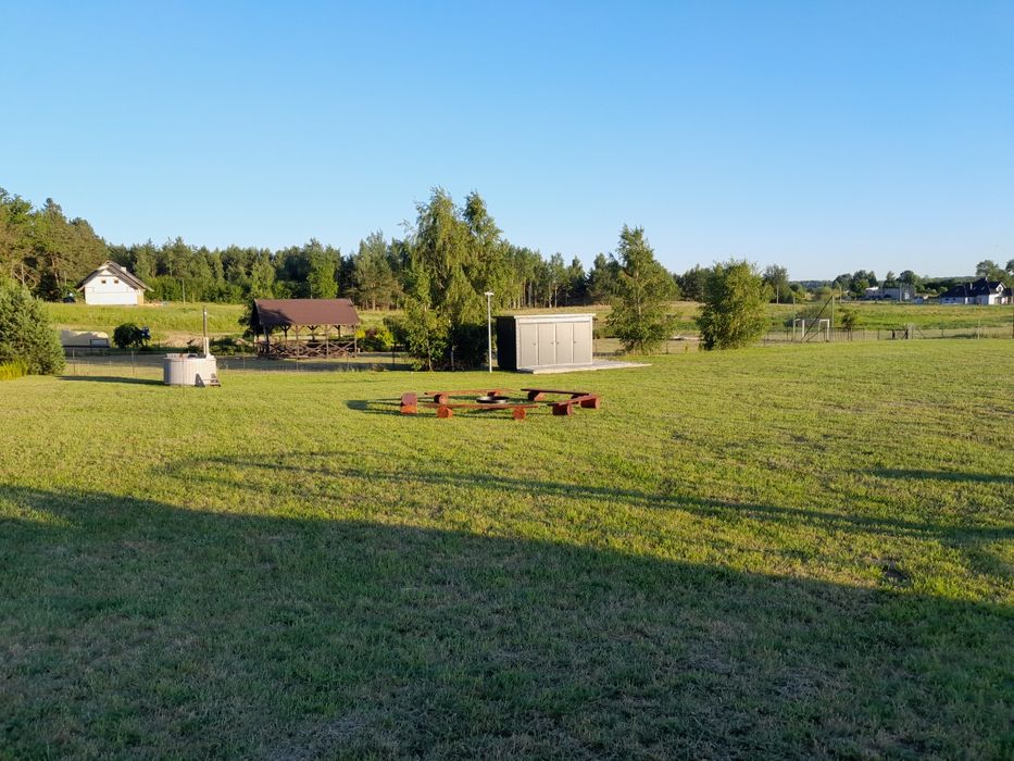 Pole namiotowe -camping nad jeziorem Narie