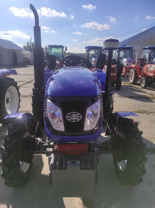 Трактор Булат 244L, 3 циліндри КМ385, повний привід КПП8*2