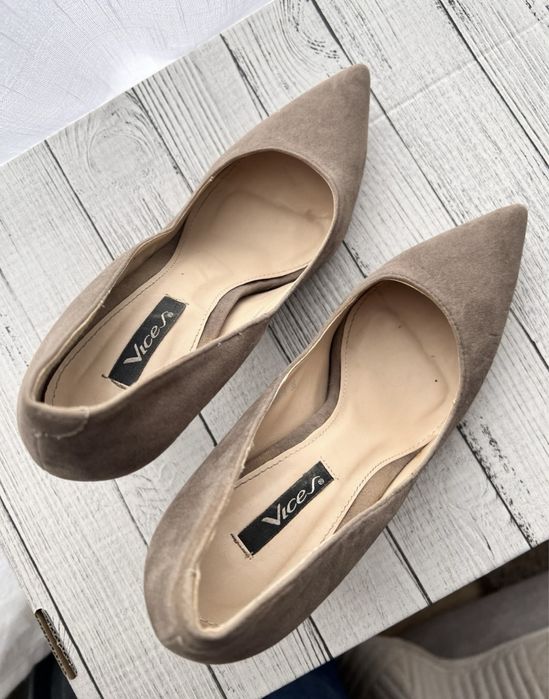 Szpilki jasny beż ,rozmiar 38 + gratis szpilki khaki Vices