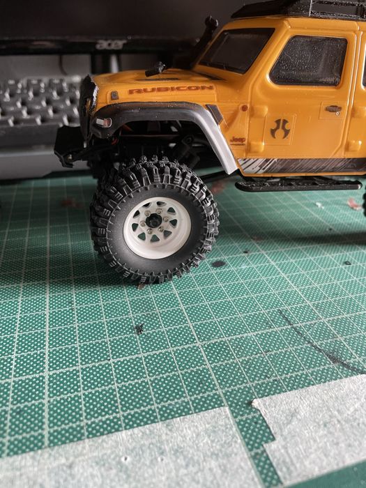 Axial Scx24 1:24 rock crawler com extras